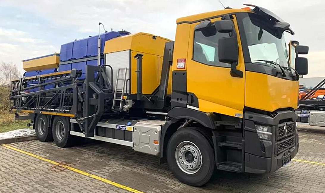 Renault Trucks C 460 do odladzanie nawierzchni lotniskowych