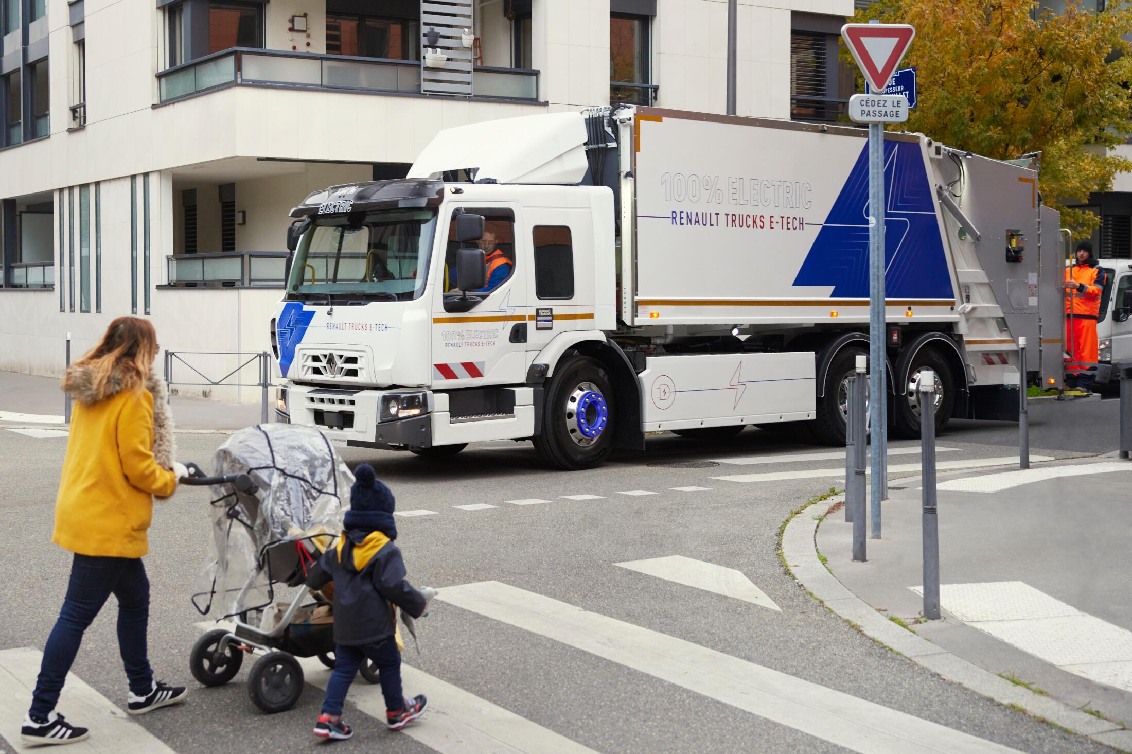 D Wide E-tech collect truck in a city