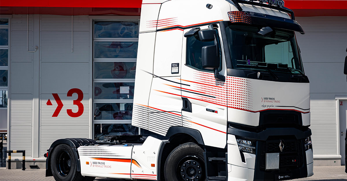 RenaultTrucks_UsedTrucks_Black&White_2