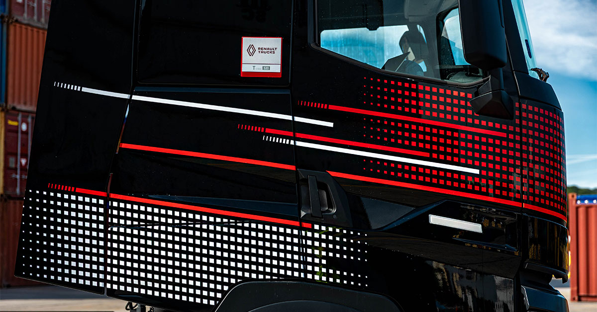 RenaultTrucks_UsedTrucks_Black&White_5