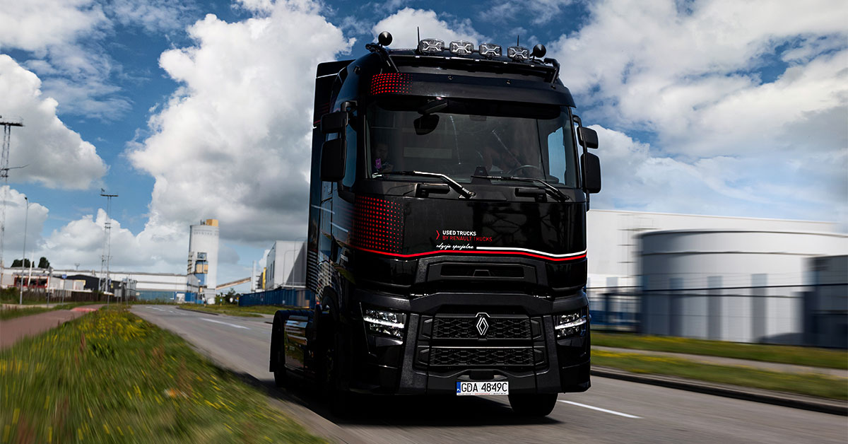 RenaultTrucks_UsedTrucks_Black&White_6