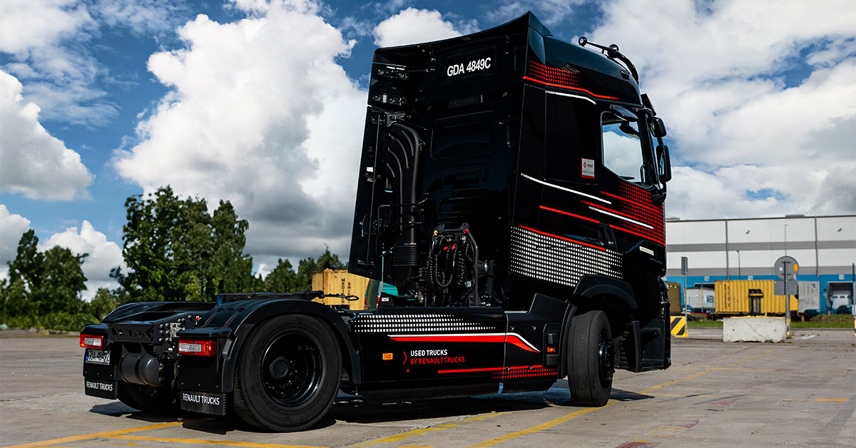 RenaultTrucks_UsedTrucks_Black&White_8