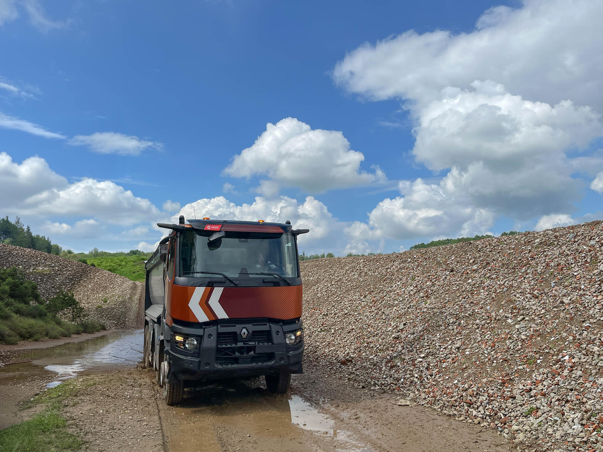 Renault Trucks Italy invited customers from various dealerships to a number of quarries to encourage them to discover and test drive its range of Renault Trucks K 8x4 vehicles, model year 2025