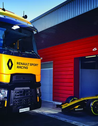 Renault Trucks T High Sport Racing Truck Convoy in the Part