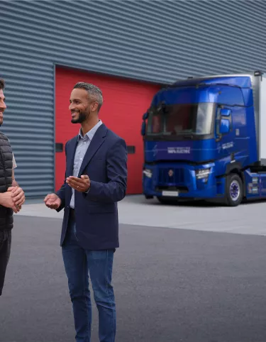 Customer and sales rep in front of a Renault Trucks E-Tech T