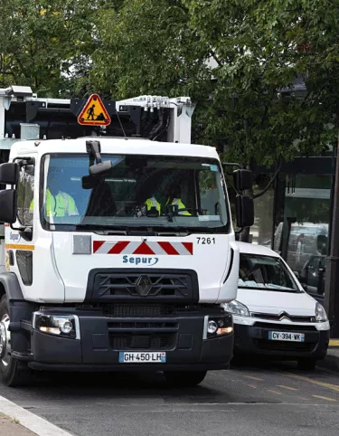 elektryczna śmieciarka renault trucks