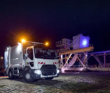 Renault Trucks D Wide 19 t équipé d'une benne à ordures ménagères (BOM) de marque Semat