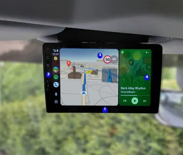 A high-definition 9" screen centralising navigation